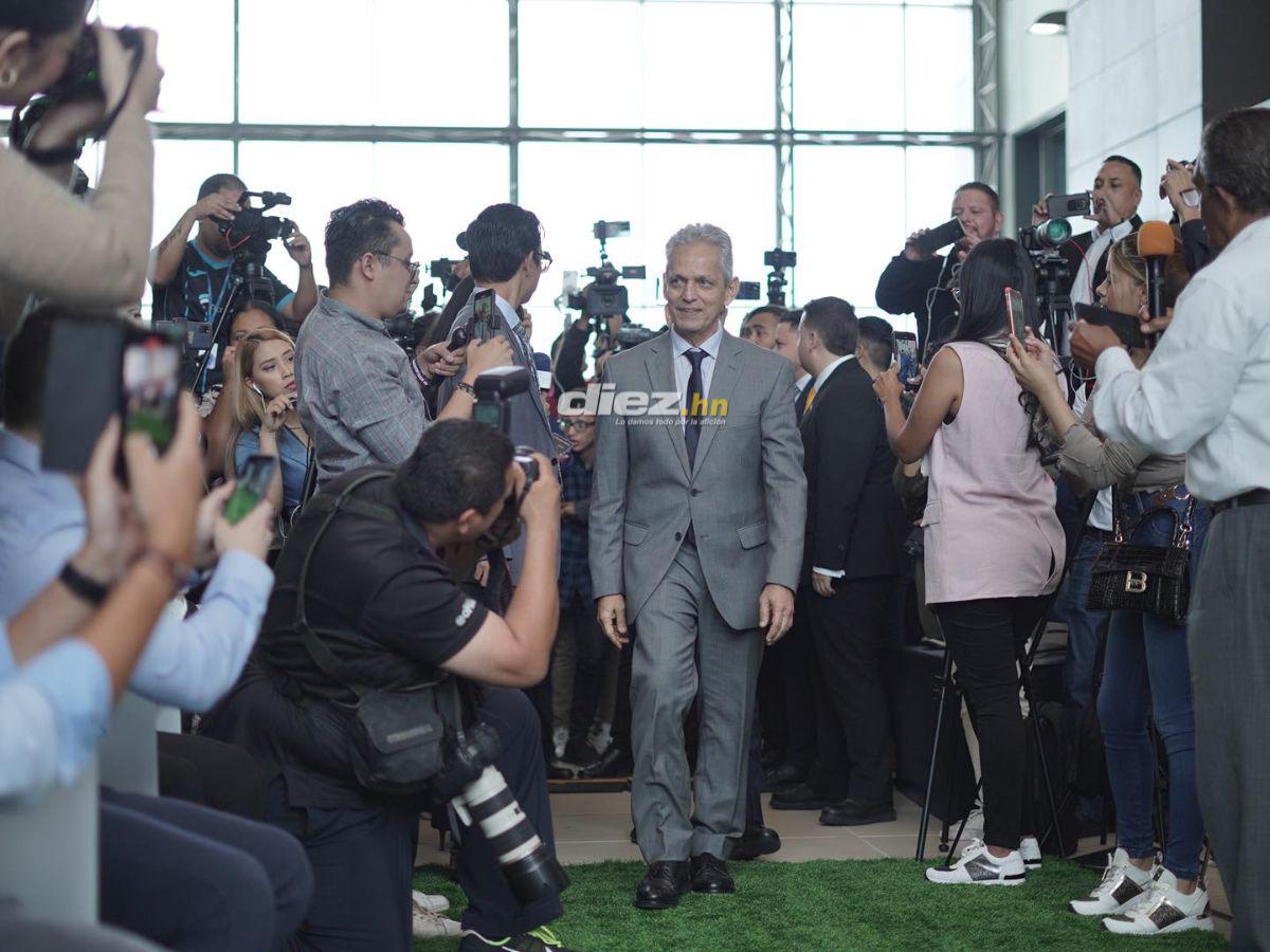Ovación total a Reinaldo Rueda, el show de Polache, el exjugador que acompañó al DT de Honduras y el curioso obsequio al cafetero