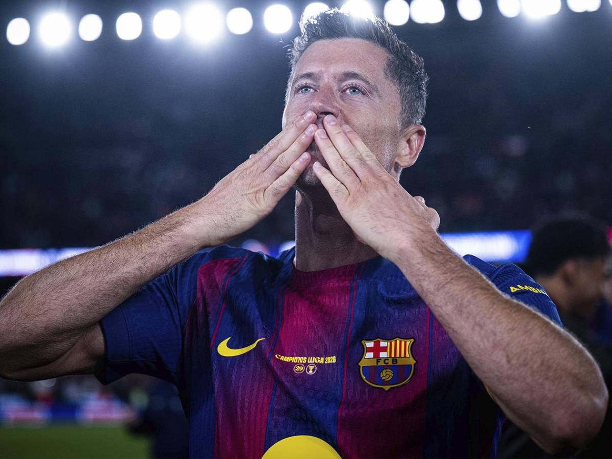 Lewandowski dice adiós al Camp Nou y llora con su mujer: su emotiva despedida
