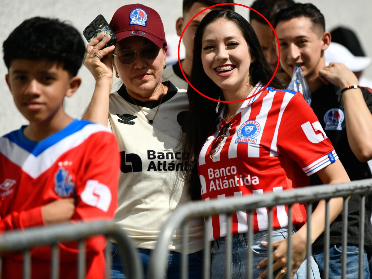 Espectacular llegada de la Ultra Fiel, la chica de Olimpia que fue la sensación y llenazo en el Chelato Uclés para la final