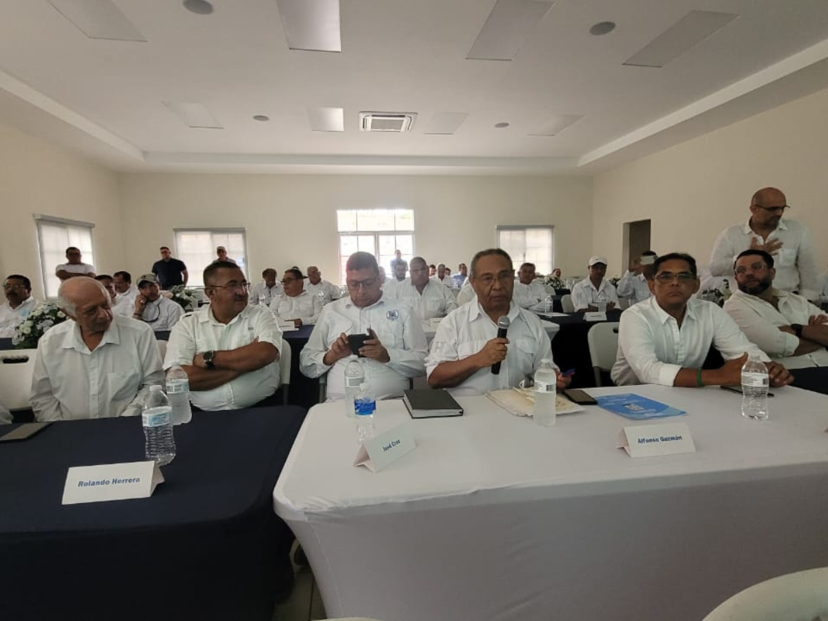 Los directivos del fútbol hondureño en el Congresillo Extraordinario que se está realizando en Siguatepeque.