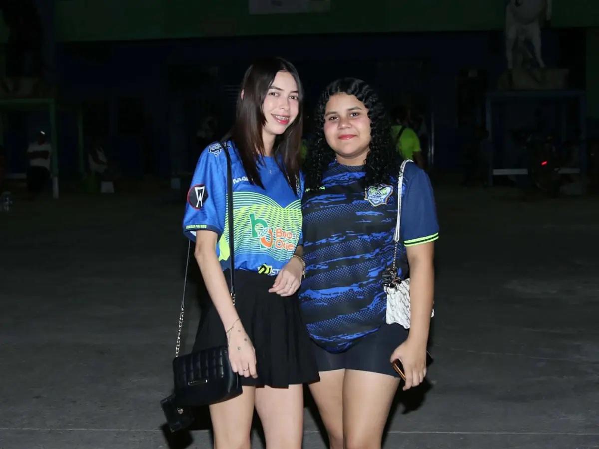 Michaell Chirinos se lleva tremendo beso de otro jugador, el inesperado salvador y homenaje a Orinson Amaya