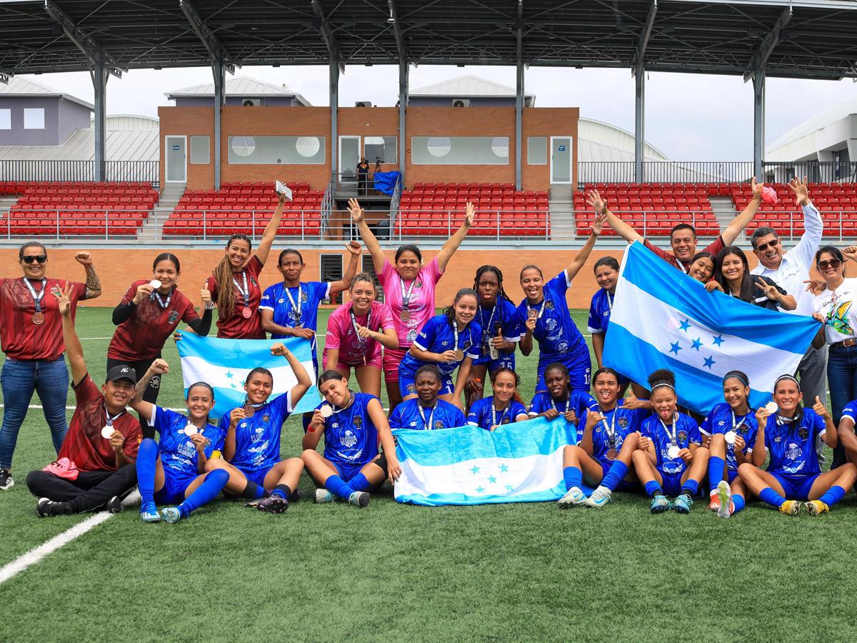 CD Under, el equipo femenino que brilla en Honduras: De qué trabajan sus jugadoras, de dónde son y quién es su futbolista de 39 años