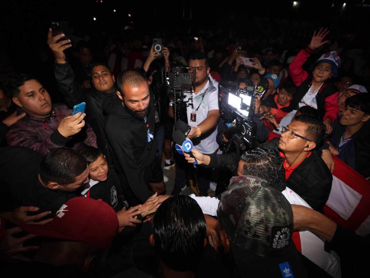 ¡El Penta se acerca! La alegría de Najar y la promesa de Arboleda al Olimpia: así se disfrutó el banderazo de la Ultra Fiel