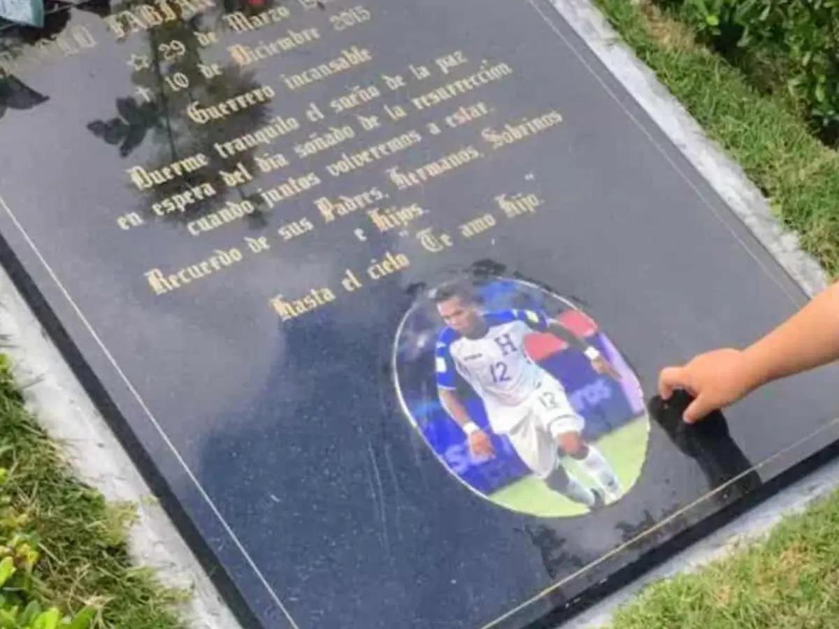 Esposa de Arnold Peralta conmueve a toda Honduras con su último mensaje a diez años del crimen: Nos aferramos