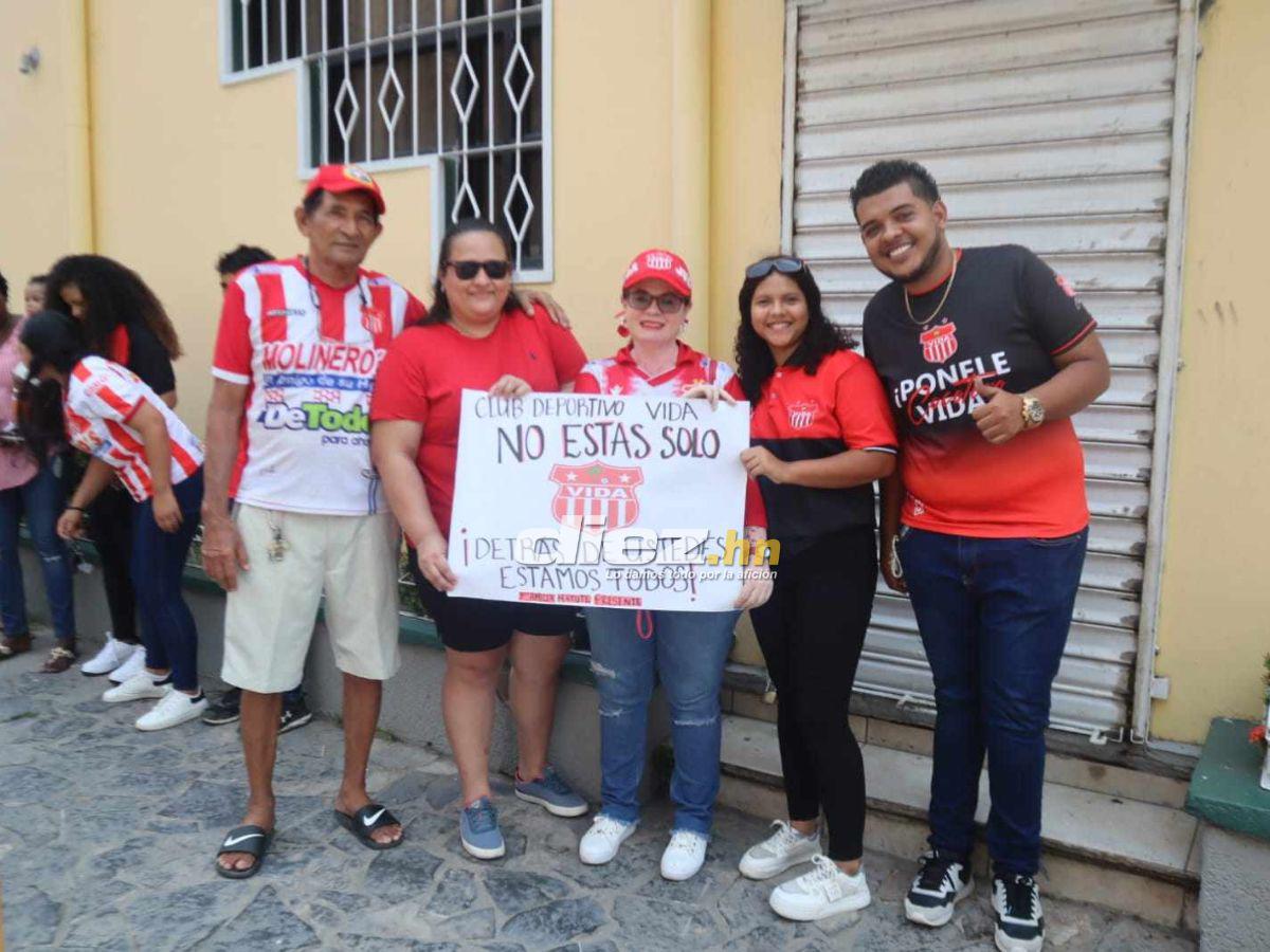 Locura por el Vida, personaje se robó el show y derroche de bellezas previo a la “final” por el no descenso ante Motagua