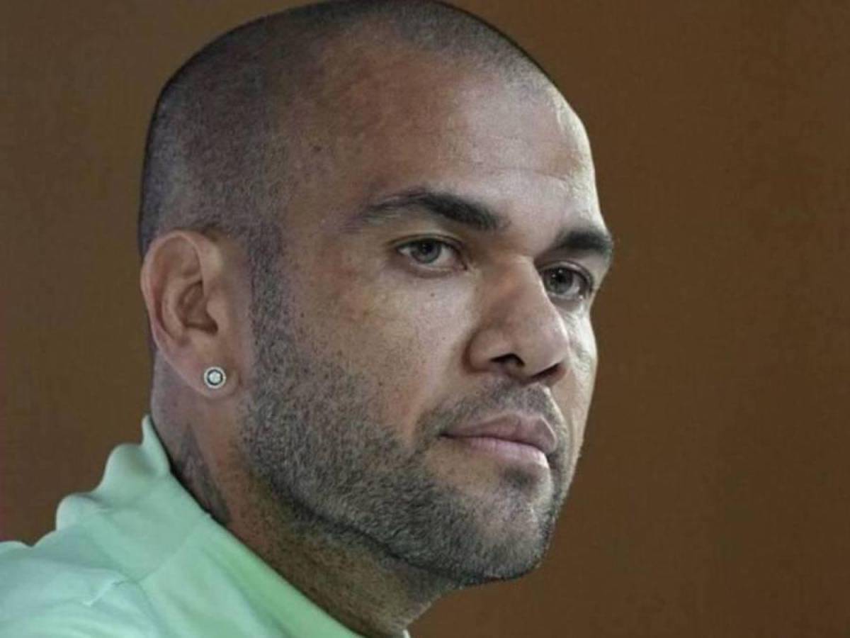 La decisión que Dani Alves tomó con el papá de Neymar luego de quedar en libertad: “Ya lo devolvió”