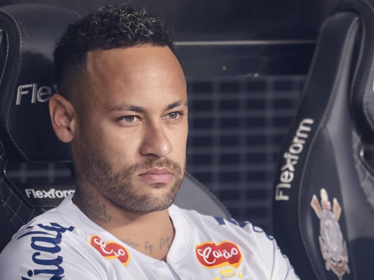Sin jugar, pero fue al carnaval: Neymar es fusilado tras eliminación del Santos y revela el motivo de su ausencia