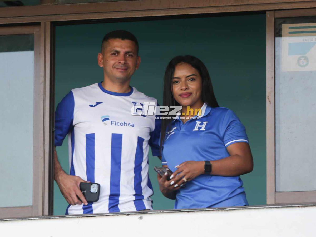 La chica que enamoró en el Honduras-Cuba, volvió la mascarilla y los dos debutantes de La H en la Eliminatoria
