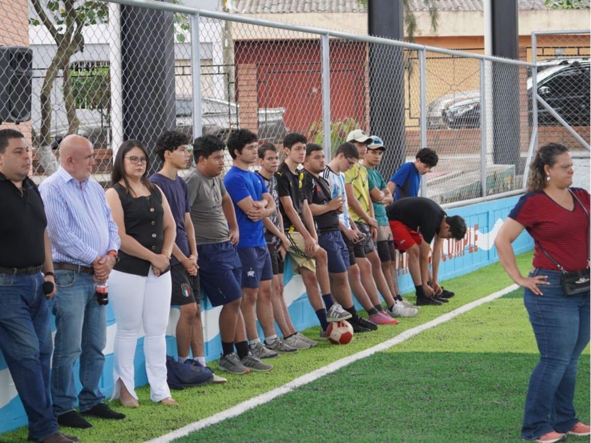 Colonia Los Robles estrena moderna cancha de fútbol sintética entregada por Condepor