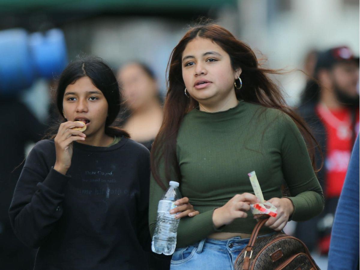 ¡Te vas a enamorar! Chicas bellas del Olimpia y América causan furor en el Estadio Nacional por Concacaf