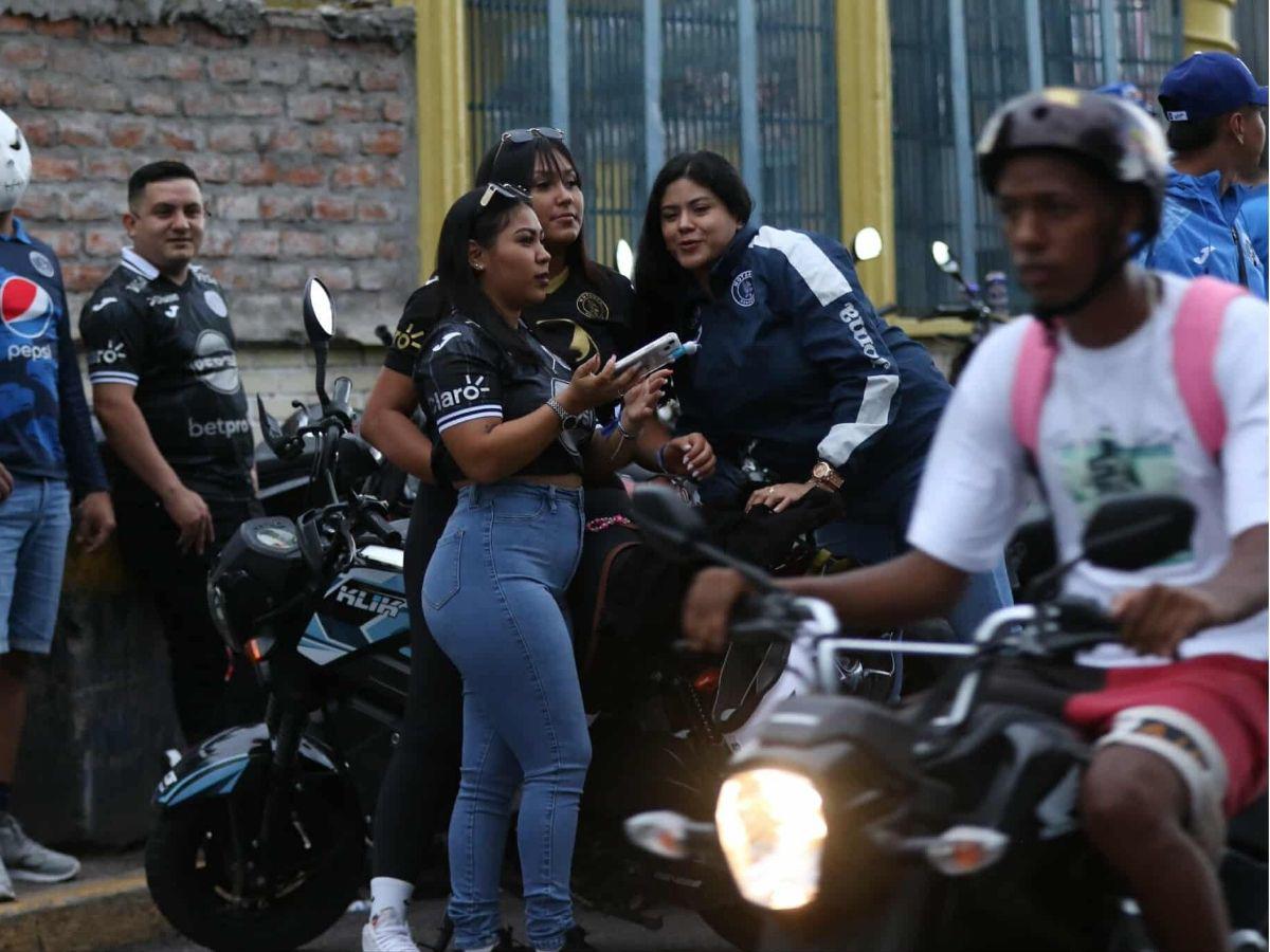 Marea Azul en el Nacional, infiltrados de Costa Rica, preciosa del Motagua captada y enmascarado sorprende