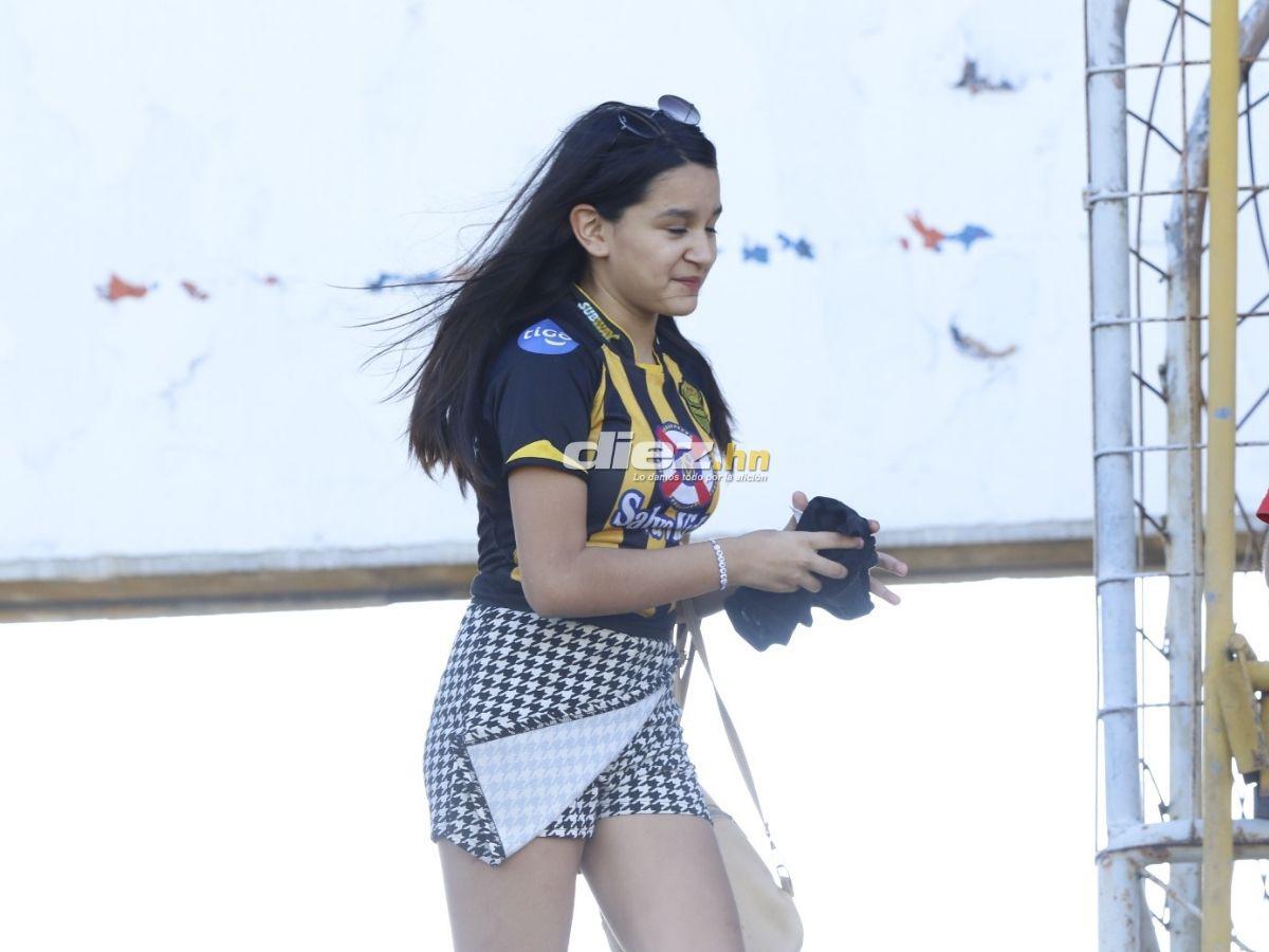 No se vio en TV: Tristeza en Marathón, Real España hizo una fiesta y las bellas chicas que se robó las miradas en el clásico