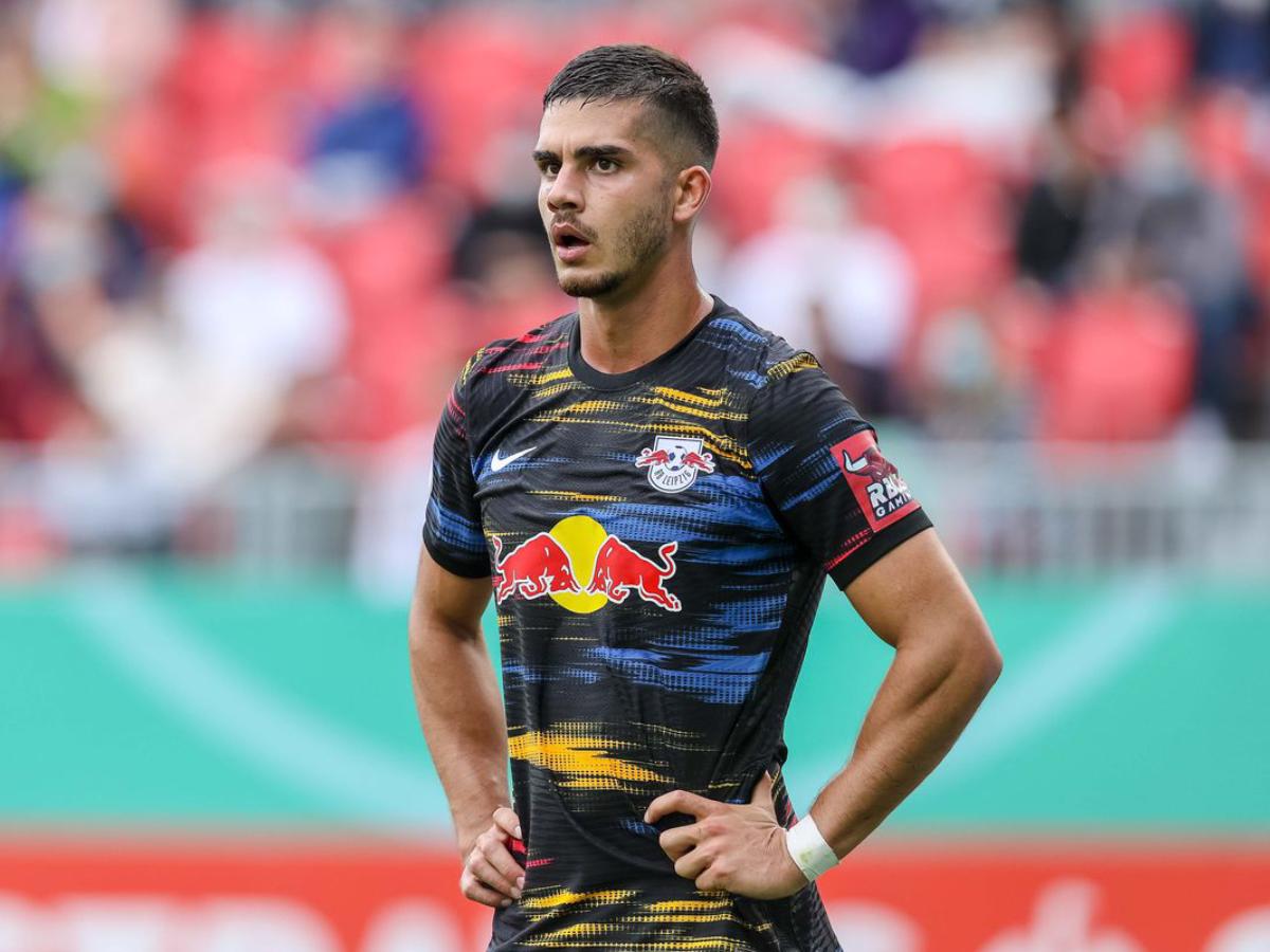 Barcelona renueva a Araújo, Cristiano Ronaldo quiere aliado en Al Nassr y Vinicius recibe millonaria oferta desde Arabia