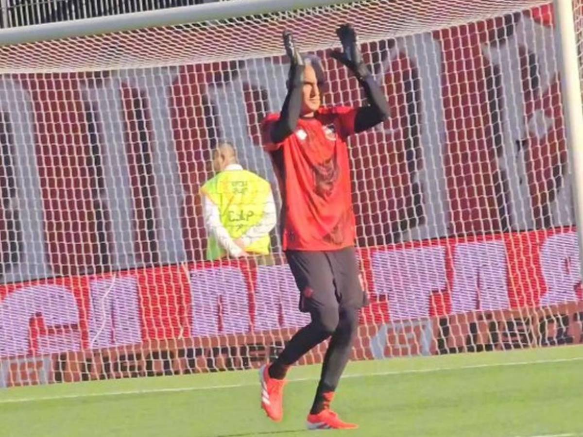 Keylor Navas se lució en su debut con Newell’s en Argentina: recibió premio y espectacular postal con la afición