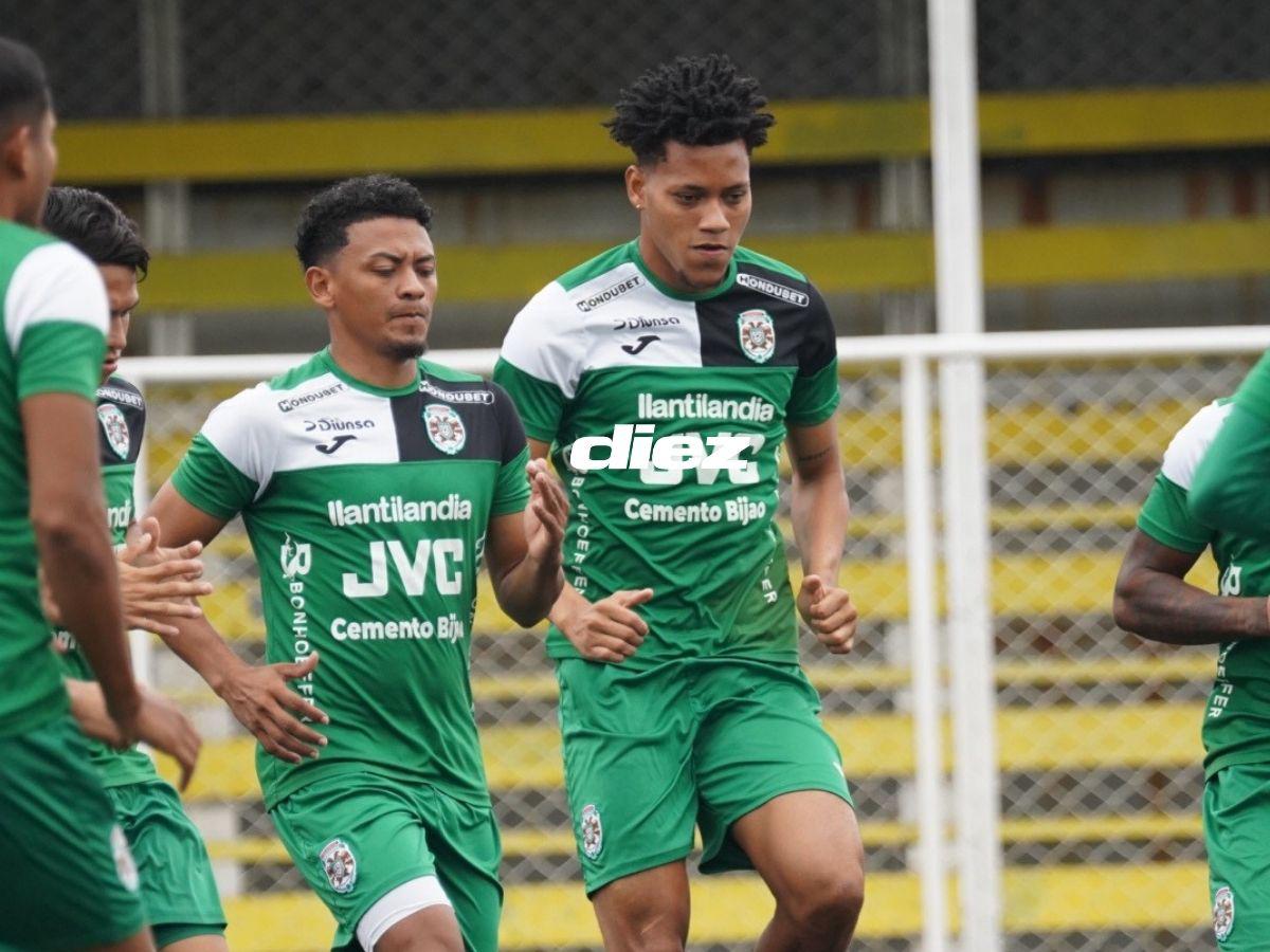 Sorpresa en el entreno de Marathón y así fue el recibimiento del nuevo fichaje verdolaga: ¡curioso look!