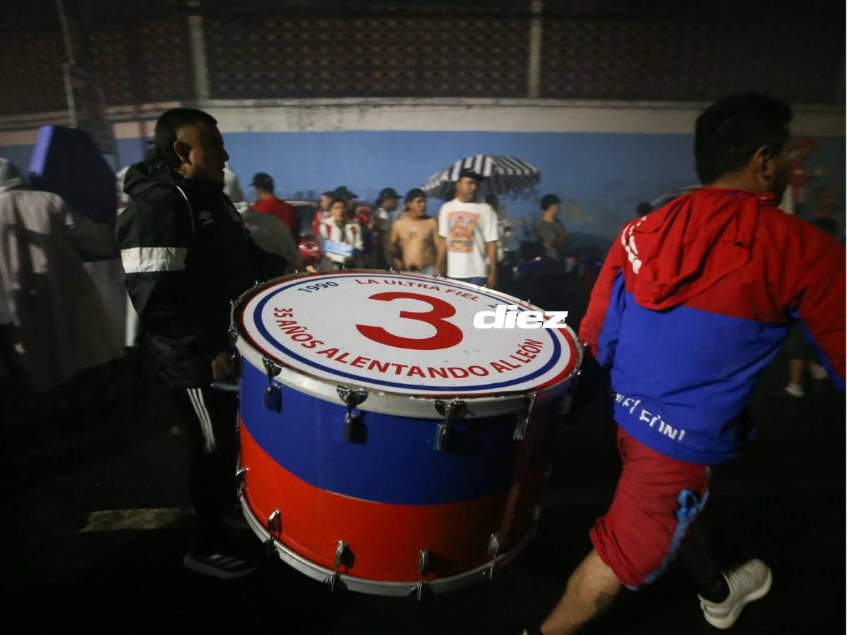 Hinchada de Olimpia inunda las calles del Nacional, dardo a Motagua y chicas cautivan en la previa del clásico