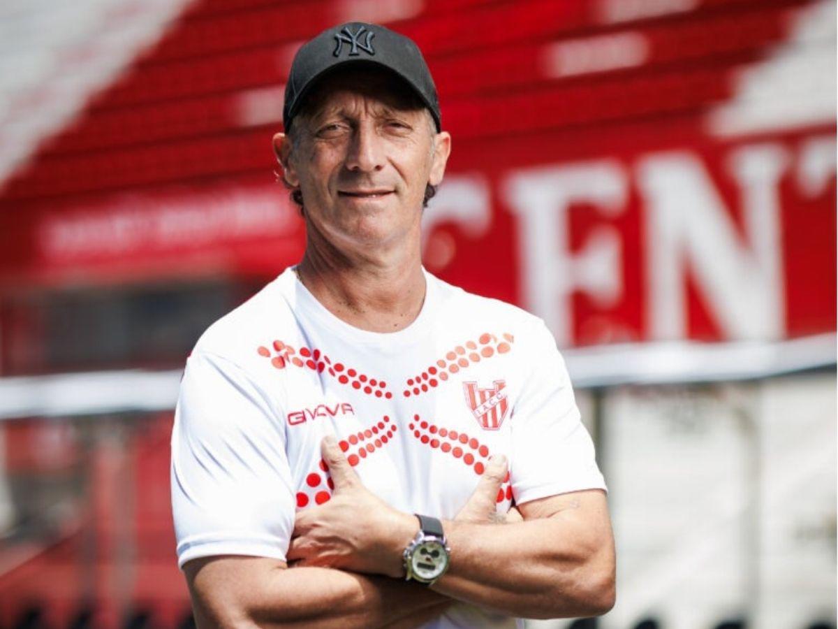 Con la camiseta de Instituto y un invitado de lujo: así fue la presentación de Troglio en su regreso al fútbol de Argentina