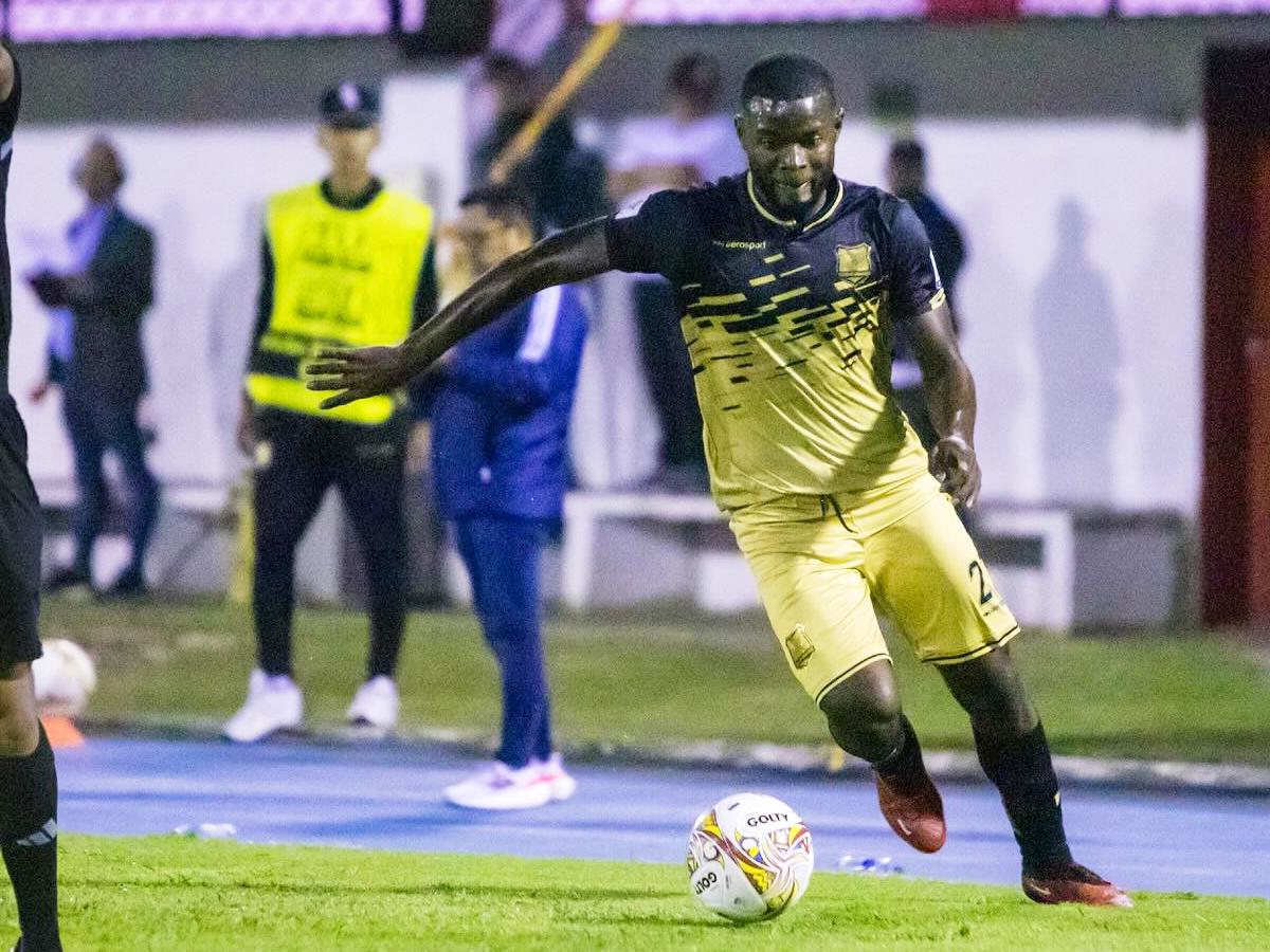 Elison Rivas se queda sin técnico en Colombia; Bolillo Gómez se fue de las Águilas Doradas