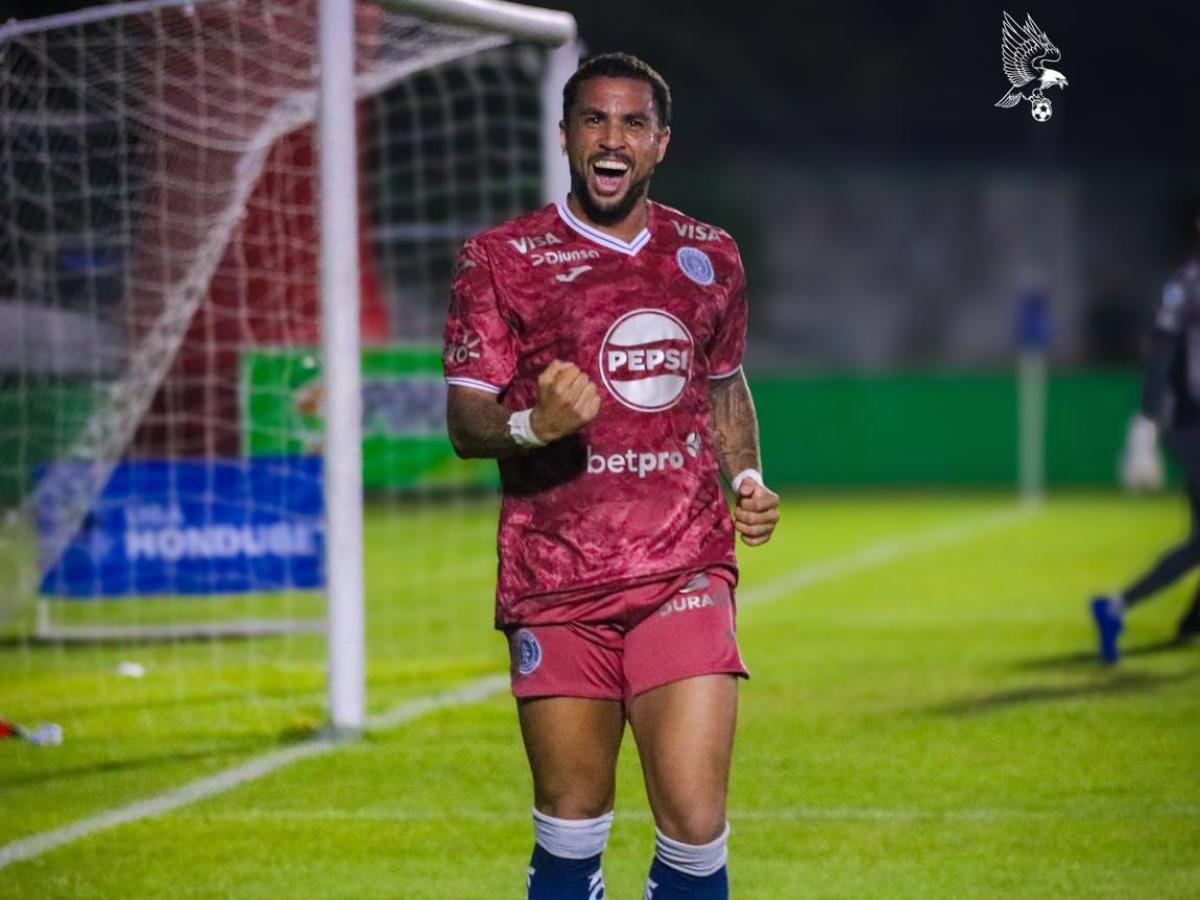Solo uno supera a Eddie Hernández en el área: la tabla de máximos goleadores en las ligas de Centroamérica