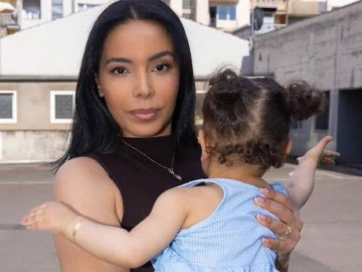 Destapan vida oculta de figura de Francia: madre lo acusa de abandonar a su hija
