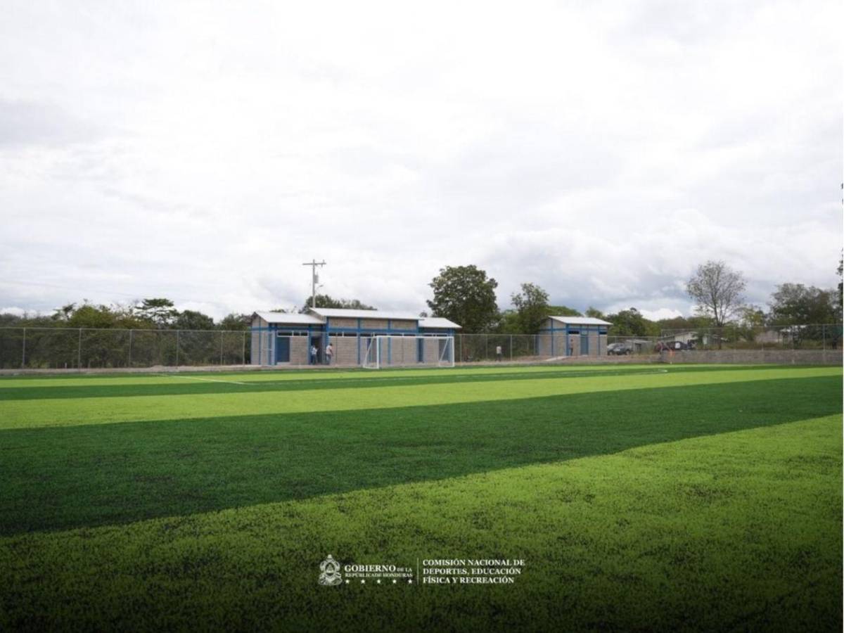 Condepor inaugura moderna cancha sintética en reconocido municipio de Olancho