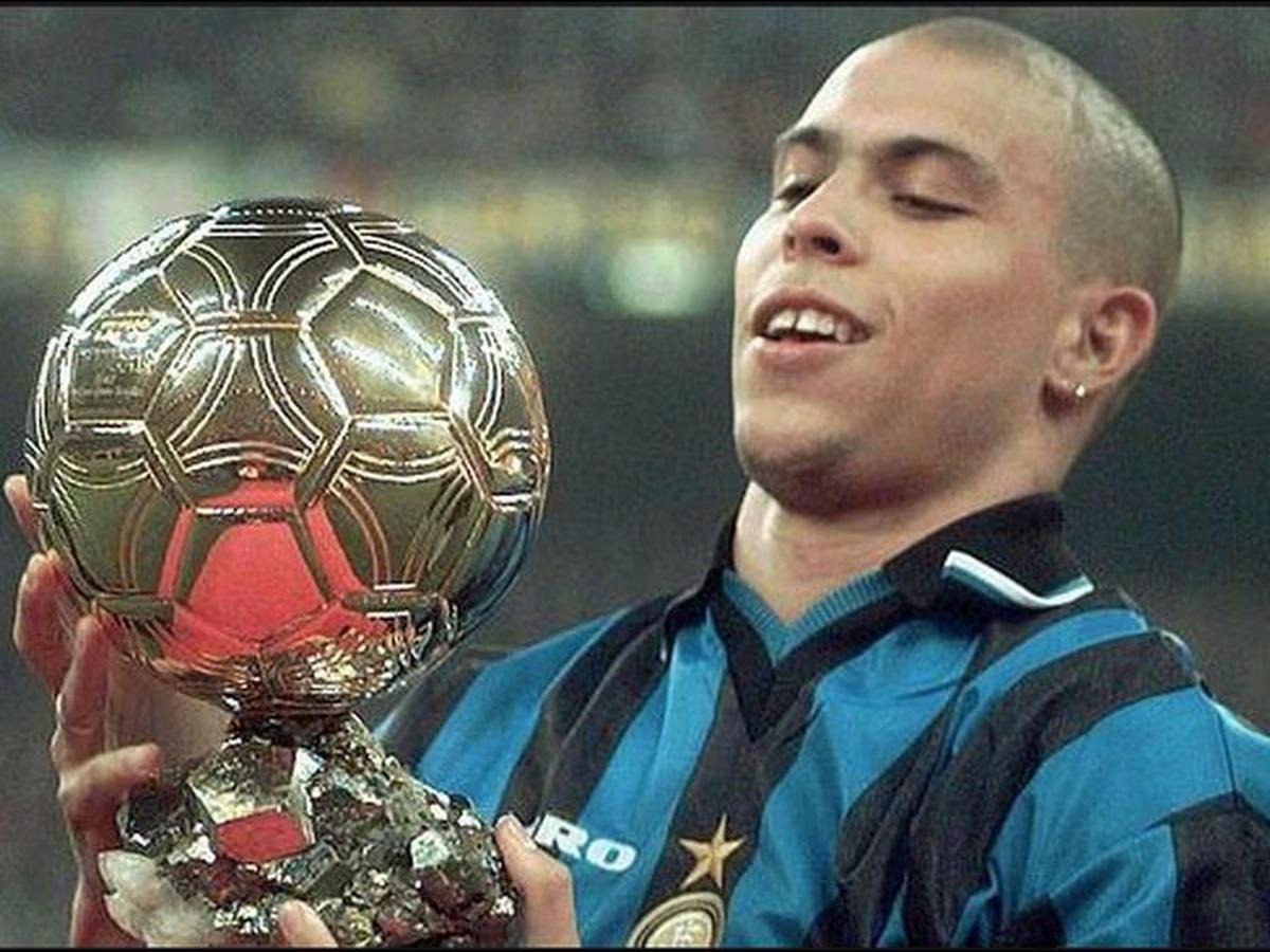 Ronaldo Názario es el jugador más joven proclamado en el Balón de Oro.