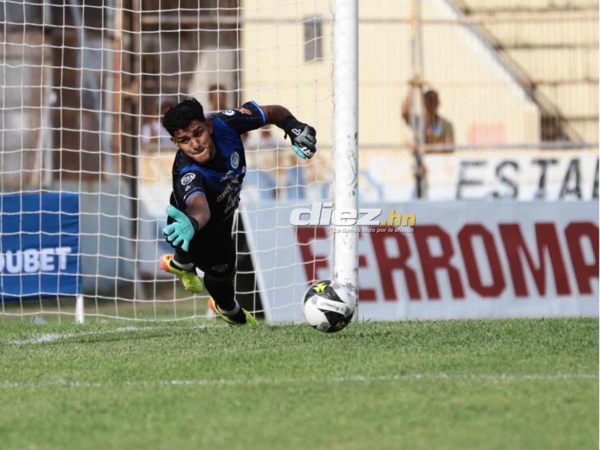 Troglio armó zafarrancho y mostró las ocho copas, la amargura del Olimpia y la fiesta del Victoria en La Ceiba