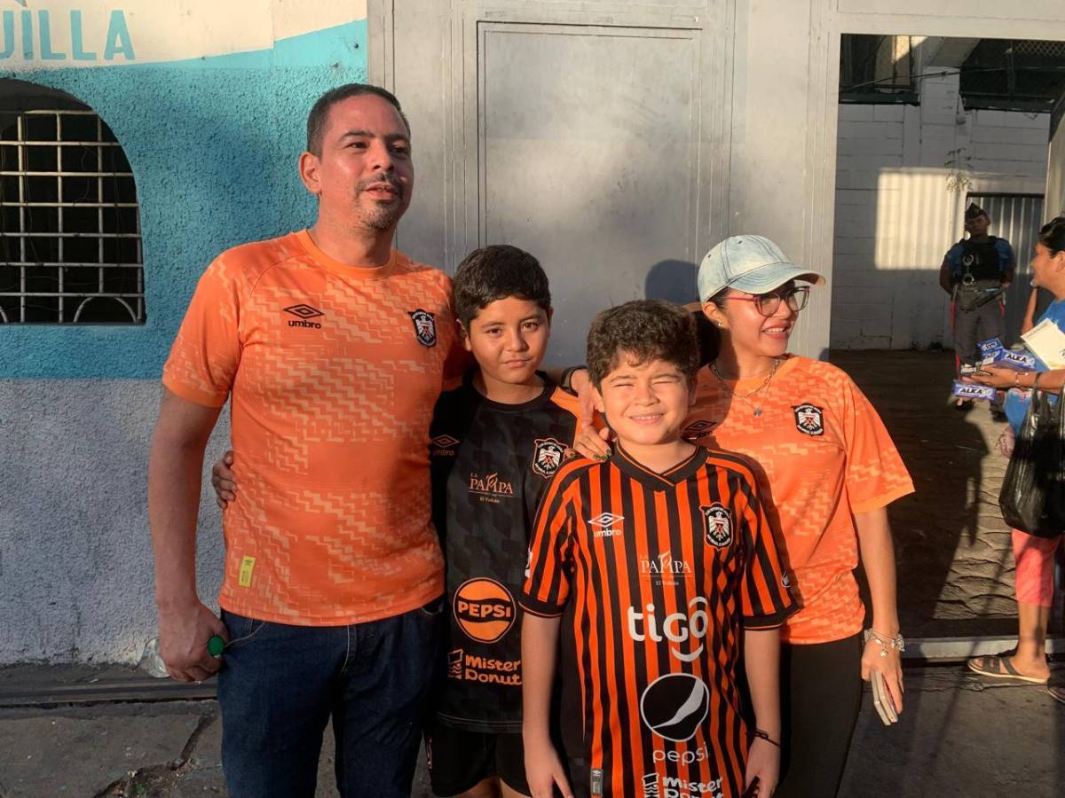 ¿Qué chicas llamaron la atención en el Motagua vs Águila? Un olimpista se presentó al juego de la Copa Centroamericana