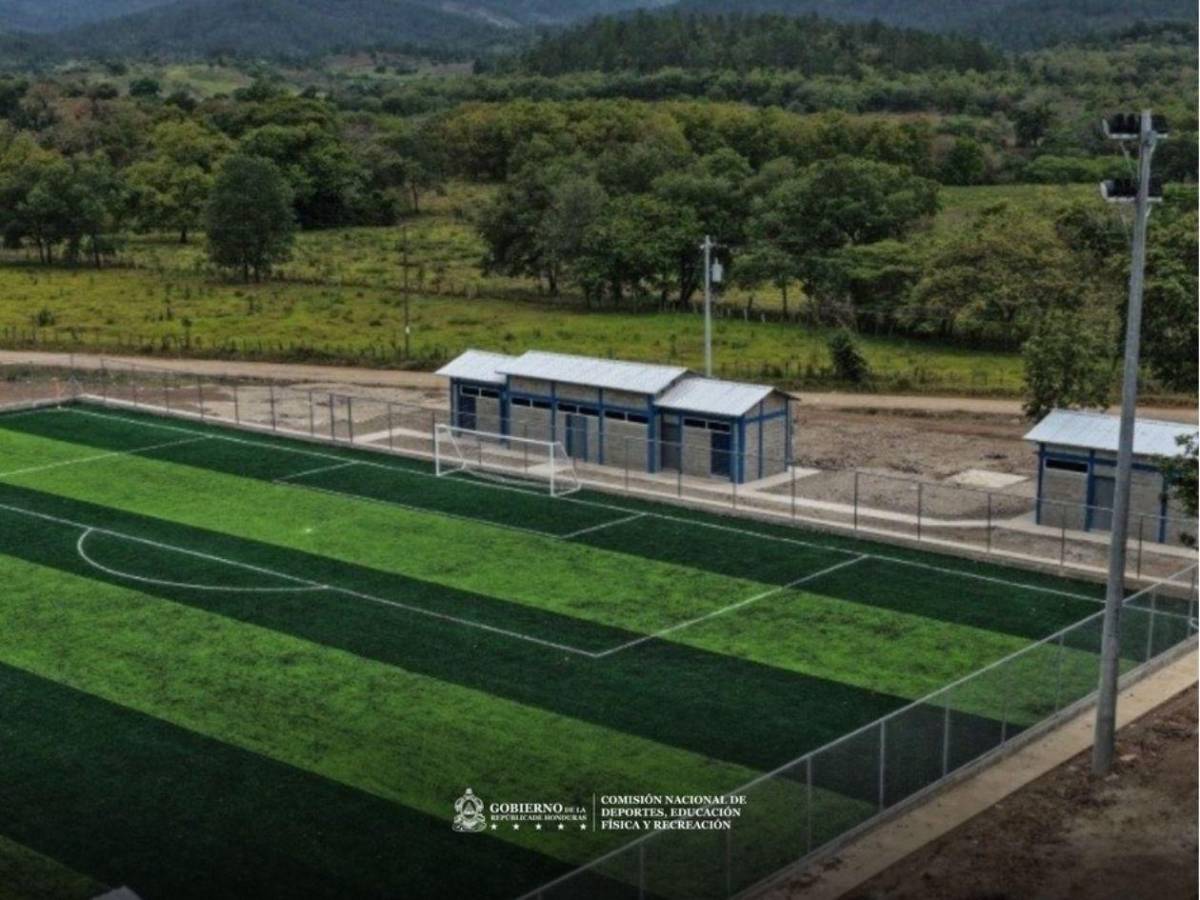 Condepor inaugura moderna cancha sintética en reconocido municipio de Olancho