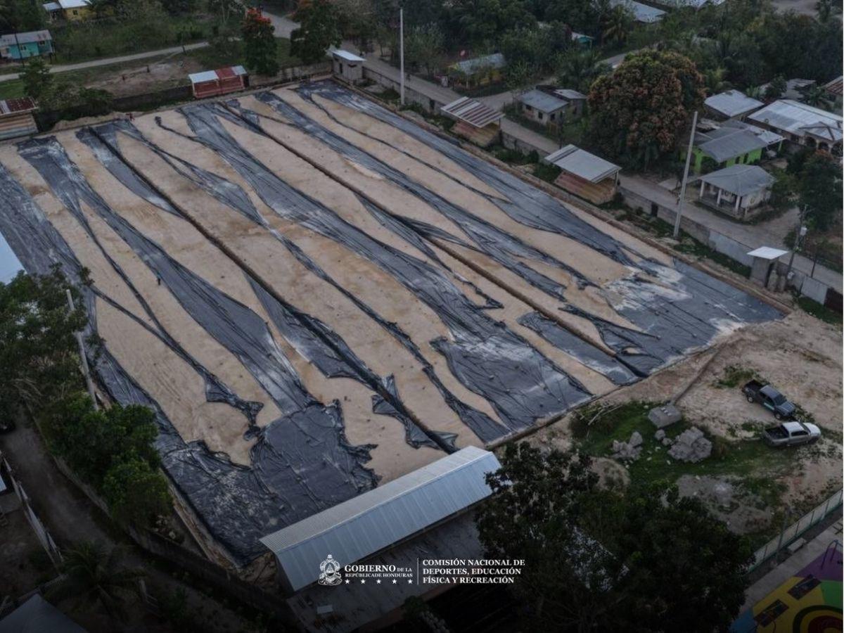 ¡A toda marcha! Condepor acelera proyectos de canchas de fútbol en municipios del departamento de Atlántida
