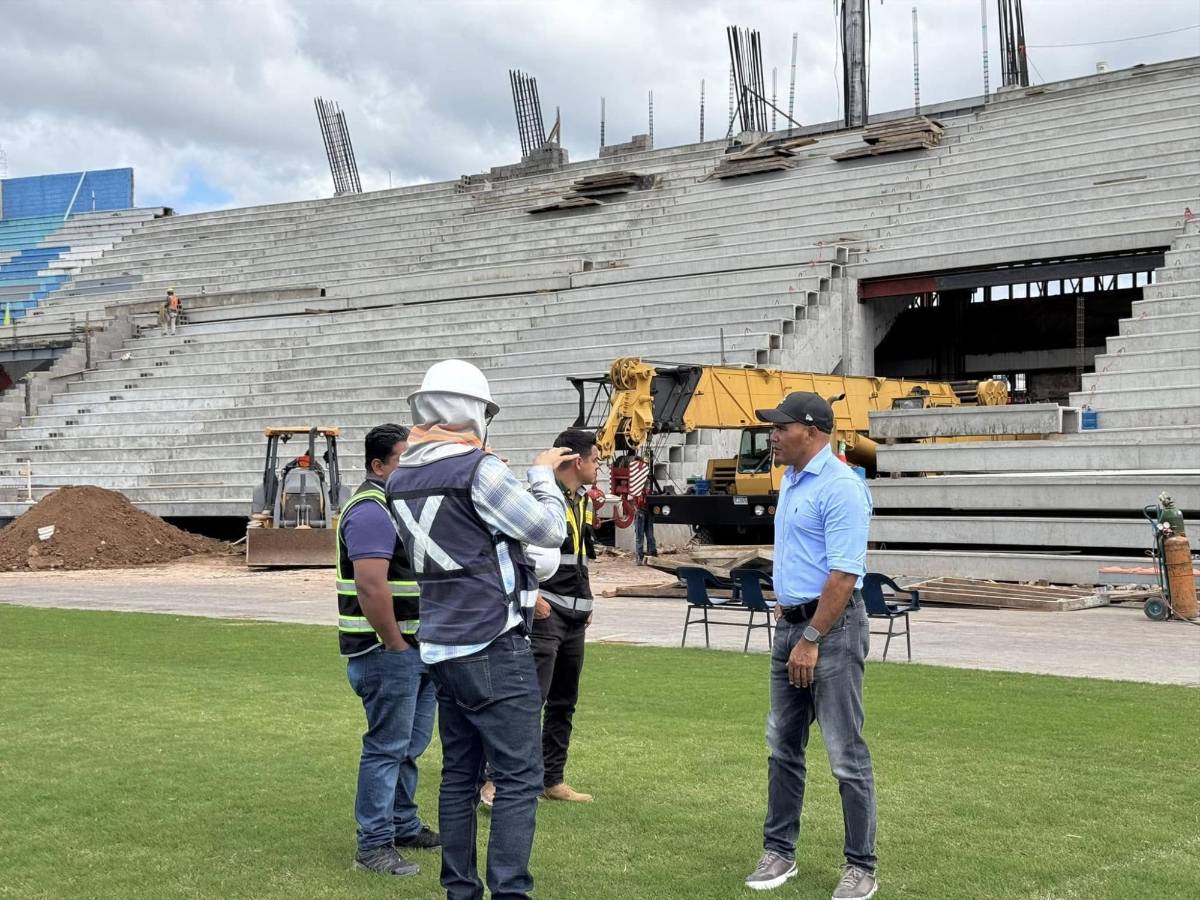 Exseleccionado de Honduras figura en la supervisión del estadio Nacional; así lucen sus graderías previo al Clausura