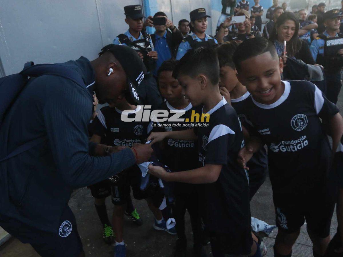 ¿Y César Samudio? Locura por Diego Vázquez, las bellas motagüenses y apareció la fan número “1” de Yeison Mejía