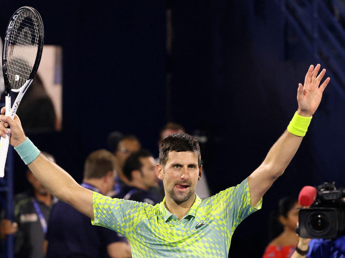 Djokovic derrota con facilidad a Hurkacz y avanza a semifinales en el ATP 500 de Dubái