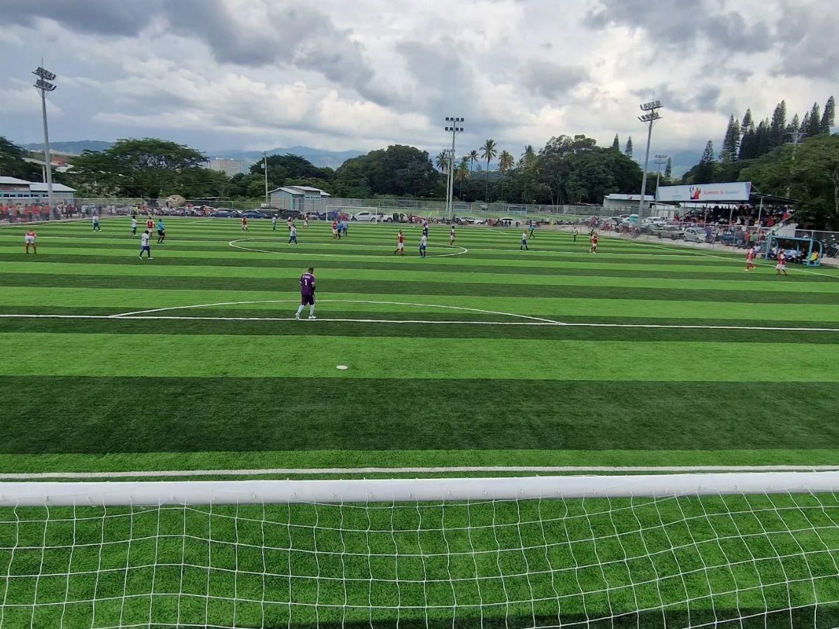Locura en la colonia San José de la Vega: Fiesta deportiva tras inauguración del complejo de tres canchas sintéticas