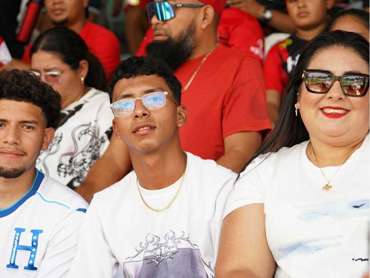 Bella chica causa furor en el Choloma vs Independiente, los famosos de la finalísima y la zarca que robó miradas