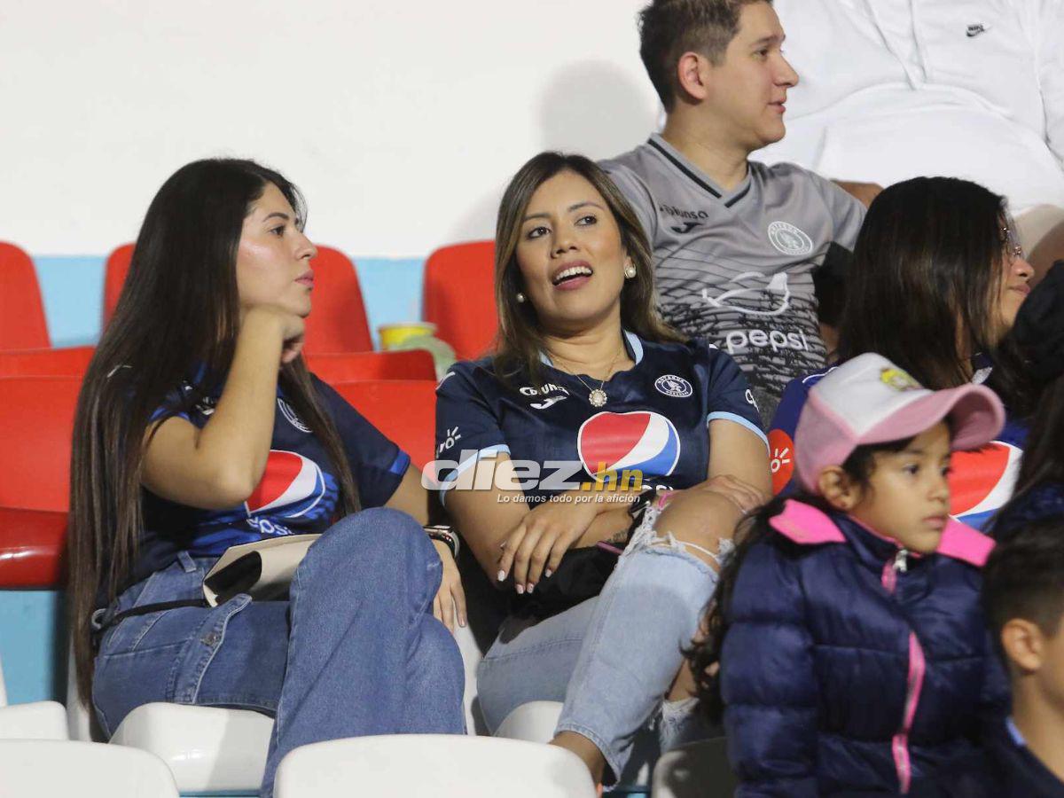 Explosión con Diego Vázquez, las guapísimas hinchas del Motagua y, ¿qué pasó con la mascota del “Ciclón”?