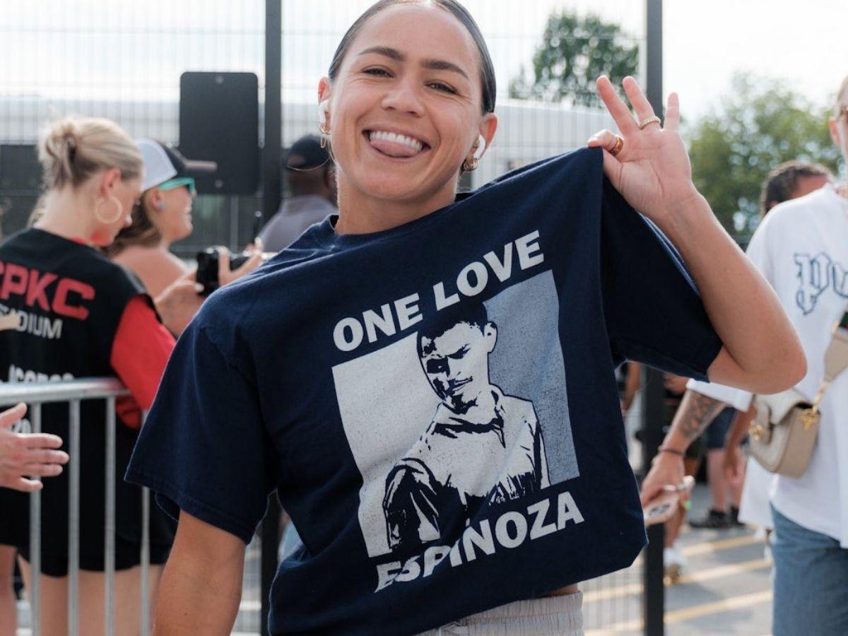 La memorable despedida del Sporting Kansas a Roger Espinoza; ¡el DT “rompió” el protocolo y repartieron cervezas!