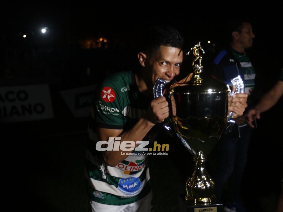 Jesse Moncada, exjugador del Motagua, terminó celebrando con las luces apagadas. FOTO: Neptalí Romero.