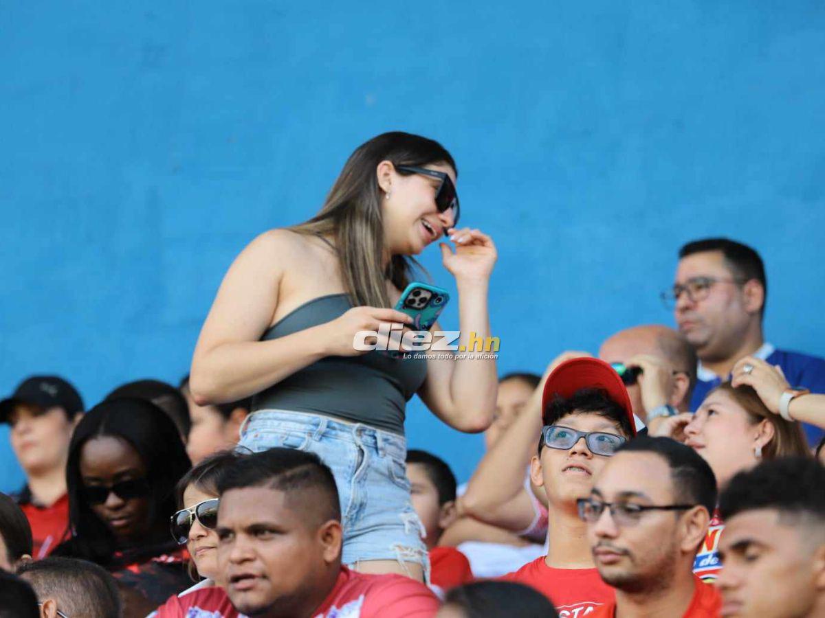 Annie Córdova, la bella novia de Luis Palma, se robó miradas en el estadio Ceibeño: así vivió el repechaje entre Vida vs Lobos