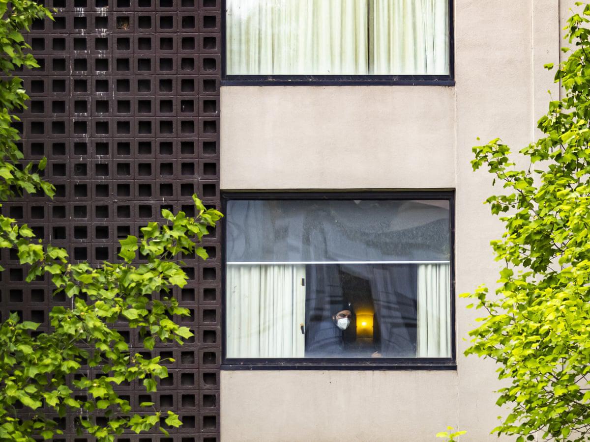 ¿Gusanos en la comida? Así es el ‘‘hotel del terror’’ en el que está aislado el tenista Novak Djokovic en Australia