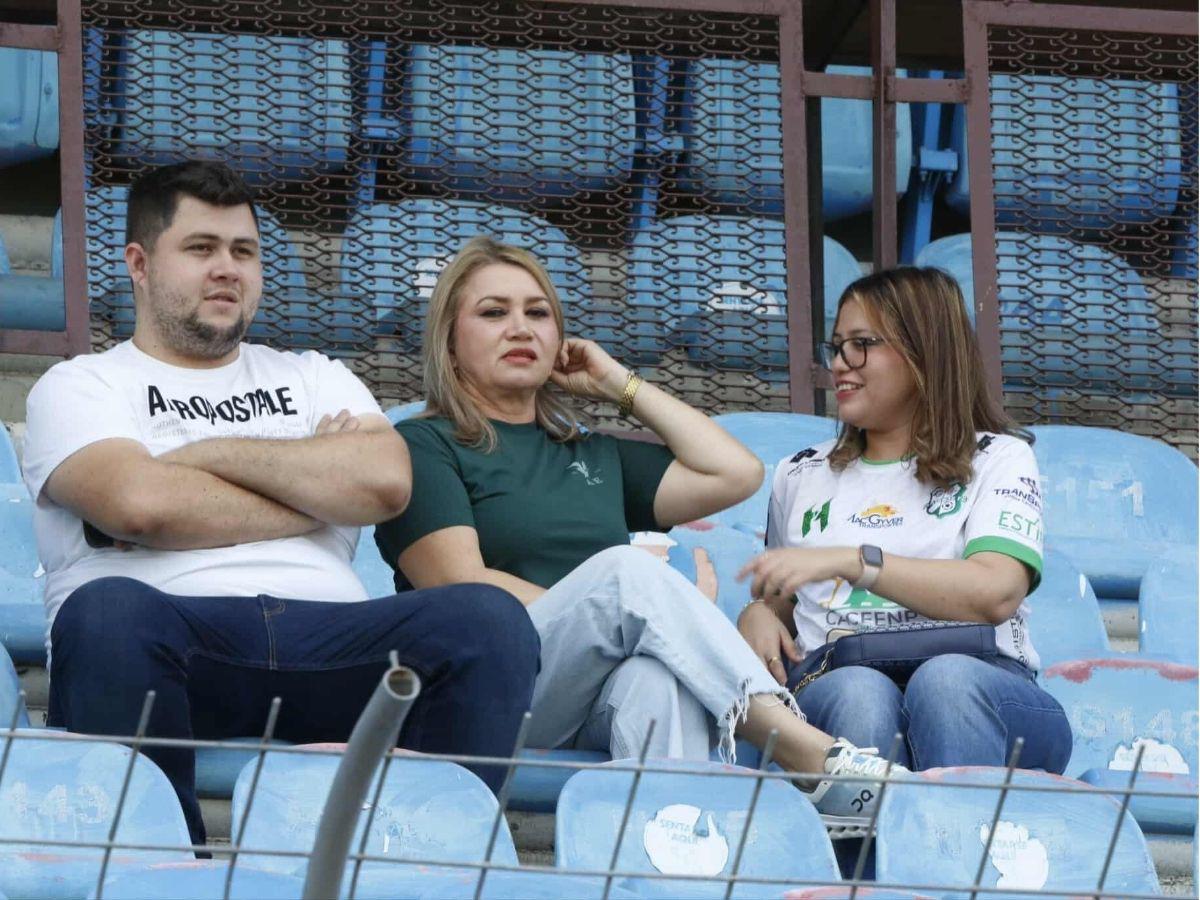Tiktoker roba suspiros, rabieta de Raúl Cáceres y DT del Motagua se robó el show en sol centro en el Estadio Olímpico
