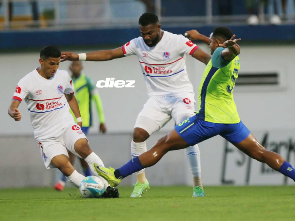 Fuerte marca con Edwin Rodríguez y atento mira Jorge Benguché. Foto Alex Pérez.