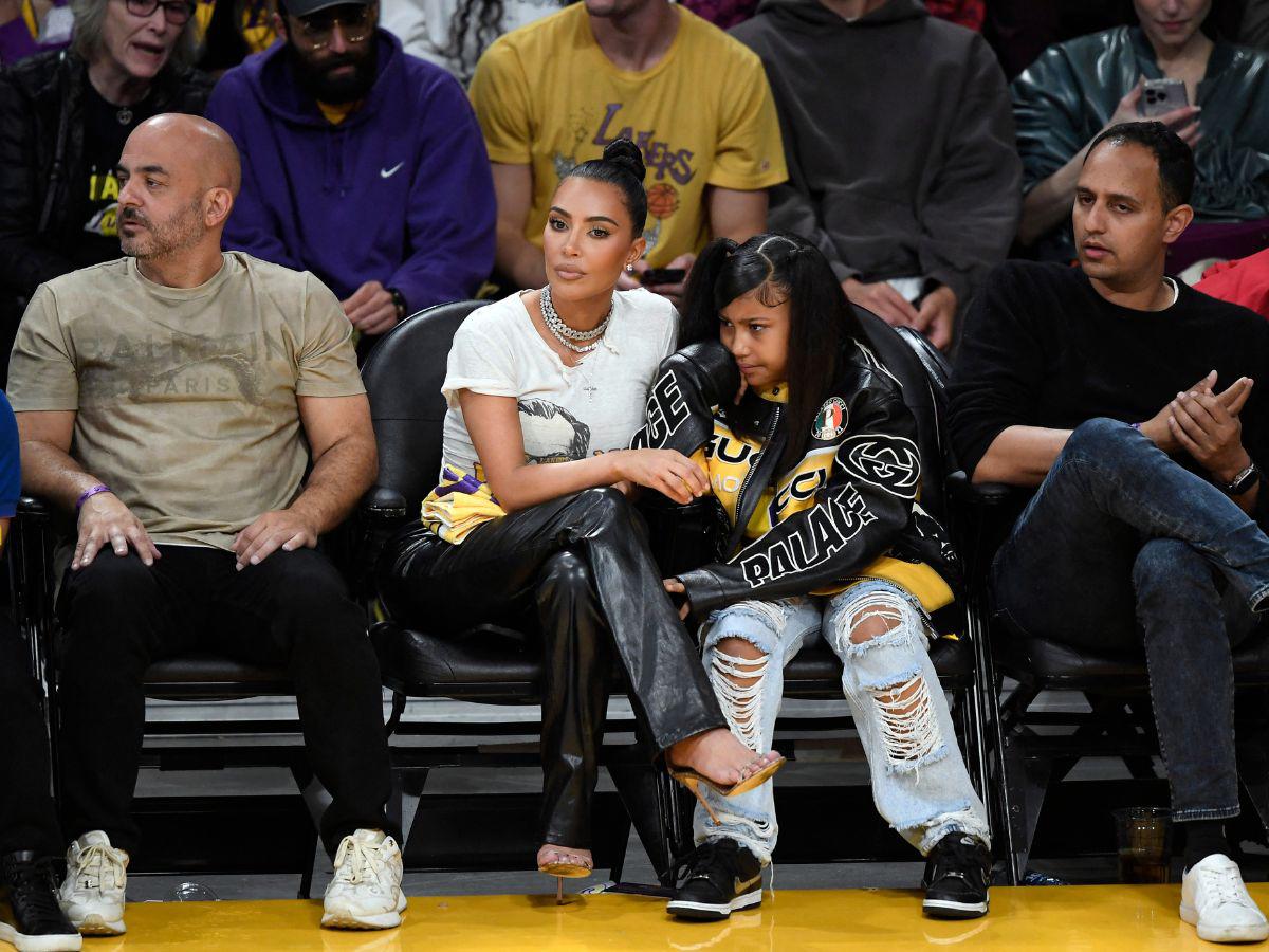 No se vio en TV: Lewis Hamilton, Bad Bunny en cita con Kendall Jenner y los mejores momentos del partido de Lakers ante los Warriors