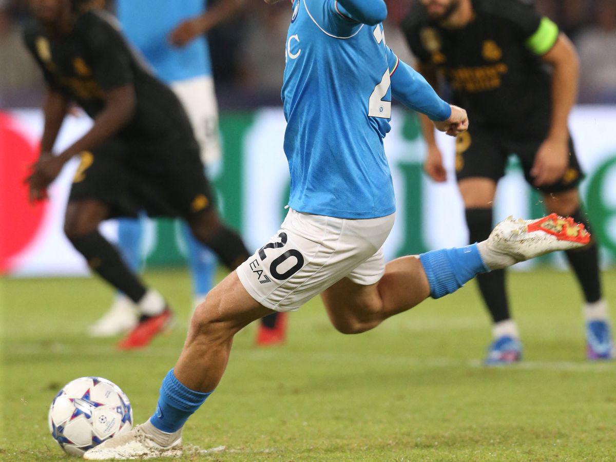 No se vio en TV: El escandaloso penal contra Real Madrid, bronca de Ancelotti y Napoli se rinde a Bellingham