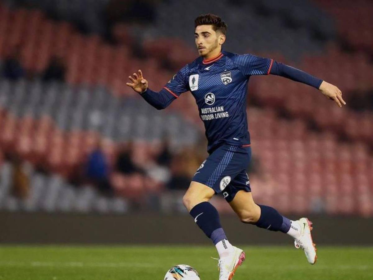 ¿Quién es? Futbolista le pide matrimonio a su novio en una cancha de fútbol; la postura de su equipo