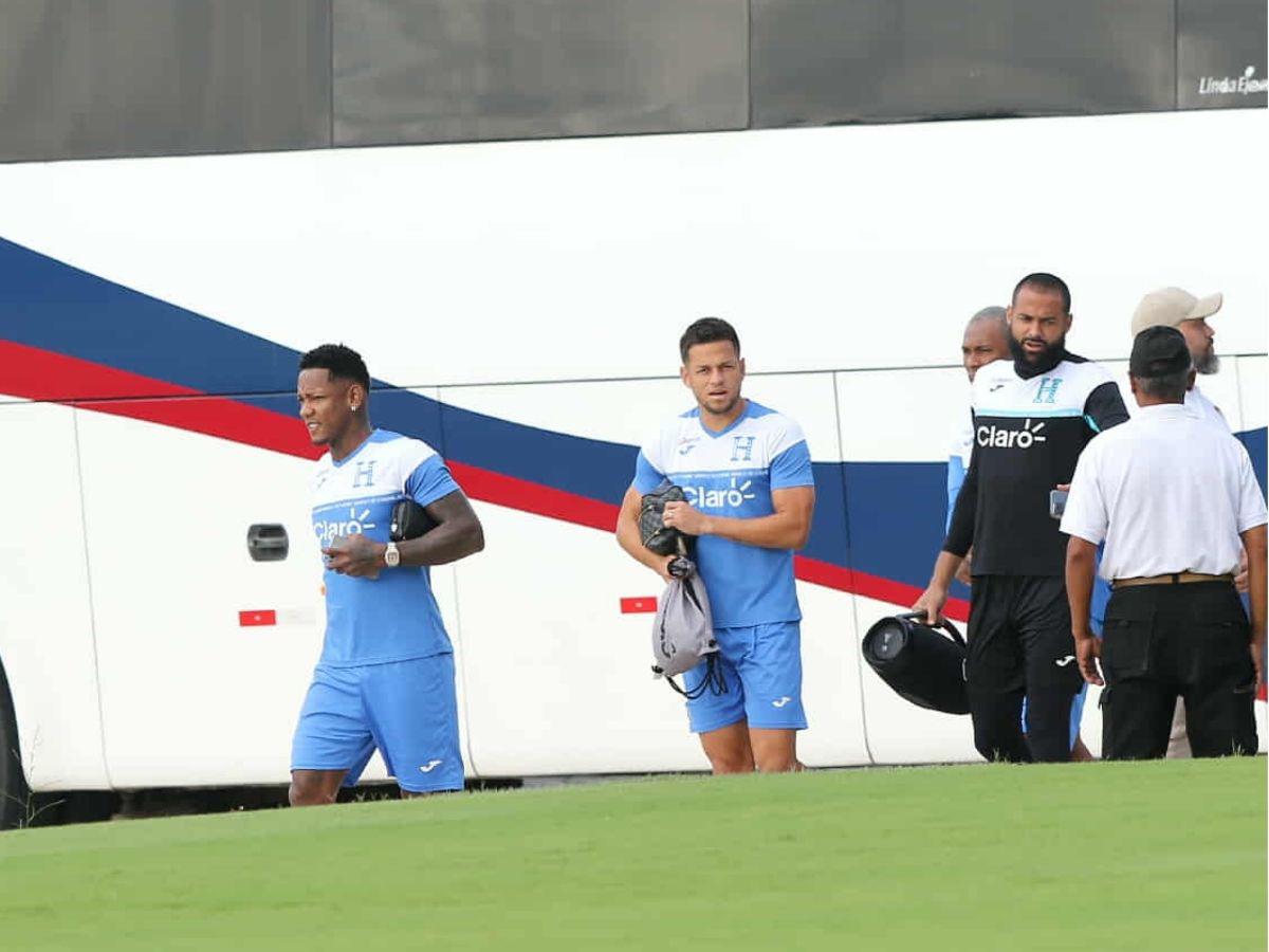 Hermosa bebé le robó el corazón a Alexy Vega y ambientazo en el CAR: Así fue el último entreno de la Selección de Honduras