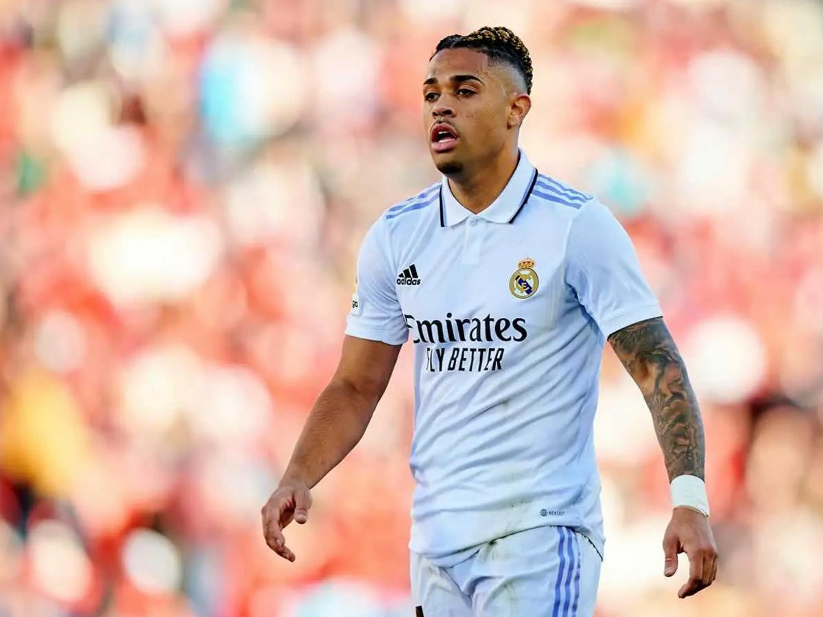 ¡Tres ex Real Madrid y varios del Barcelona! Grandes jugadores que siguen sin equipo en el fútbol de Europa