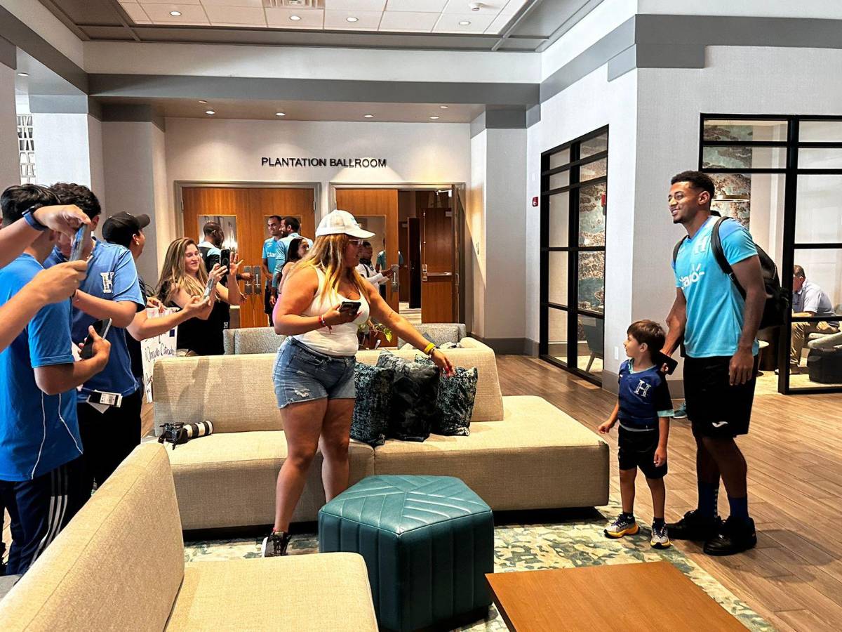 Choco Lozano y David Ruiz, los más buscados por la afición, Luis Palma se sumó a la Selección y hubo visita especial