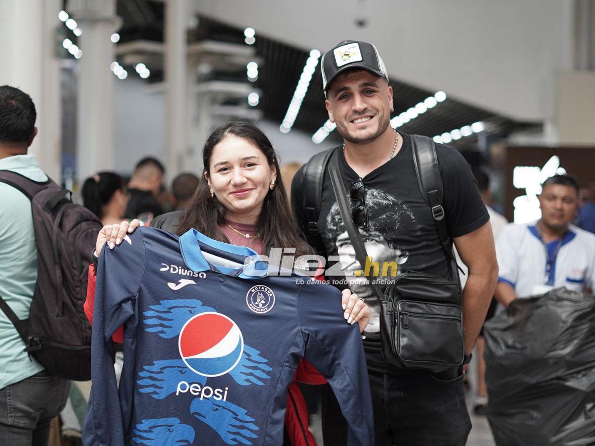 Con la camiseta del Motagua y vestido de Maradona: Así fue el adiós de Ramiro Rocca de Honduras, ¿se va triste?