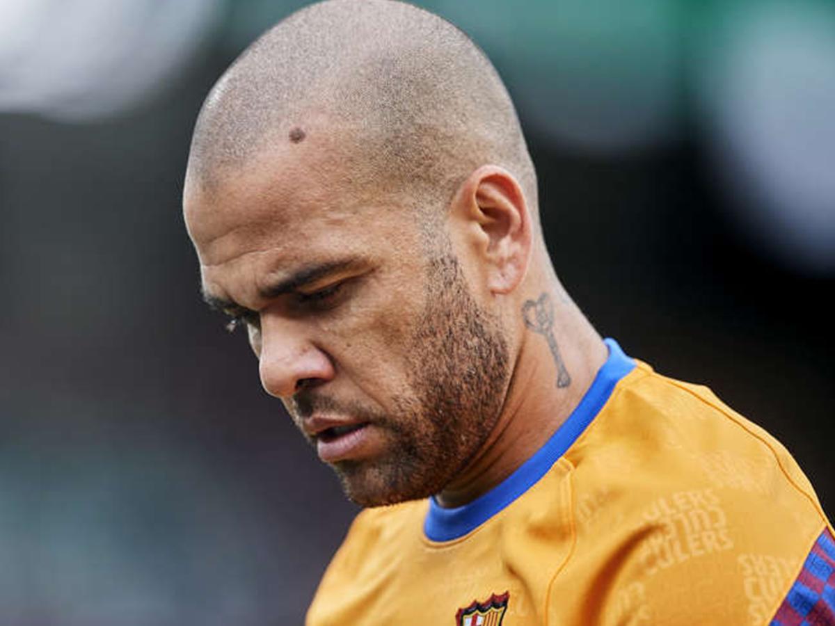 Un mes tras la rejas: la vida de Dani Alves en la cárcel, lo que ha pedido para su celda y le compra comida a los otros reclusos